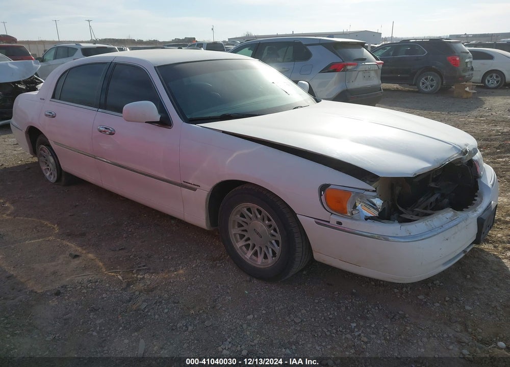 1999 LINCOLN TOWN CAR SIGNATURE VIN: 1LNHM82W9XY655921