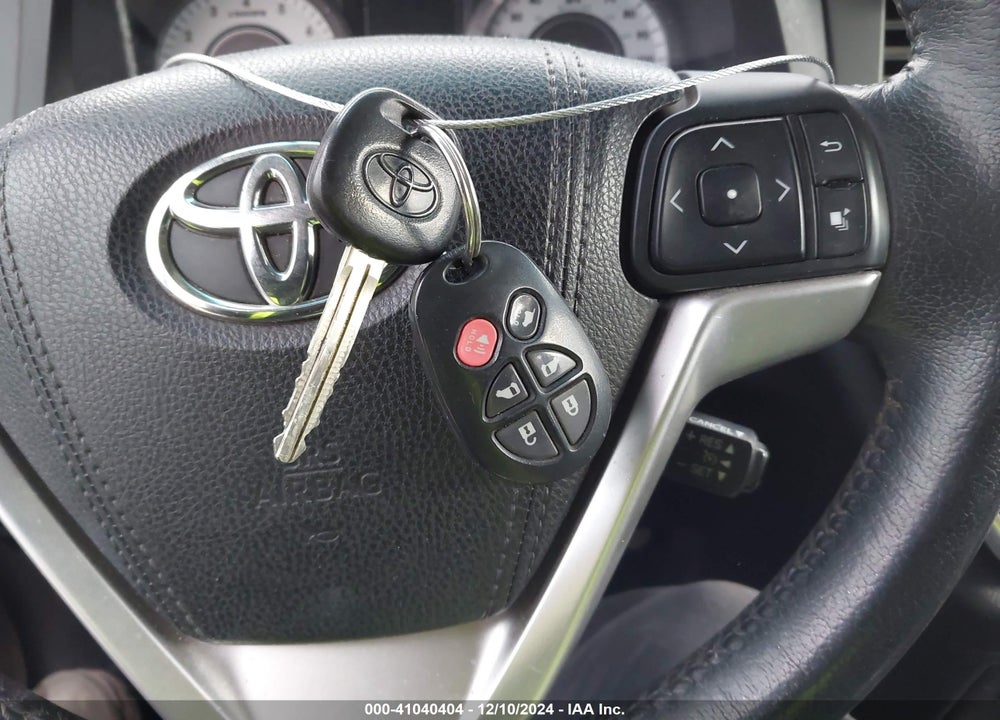 2015 TOYOTA SIENNA SE 8 PASSENGER VIN: 5TDXK3DC1FS615550