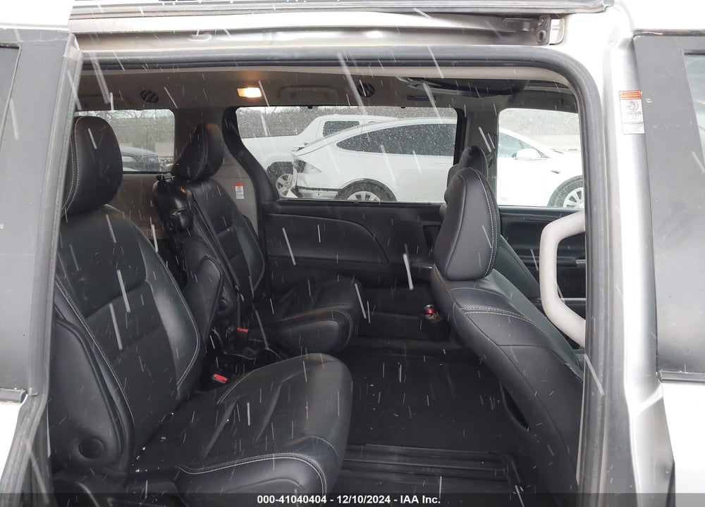 2015 TOYOTA SIENNA SE 8 PASSENGER VIN: 5TDXK3DC1FS615550