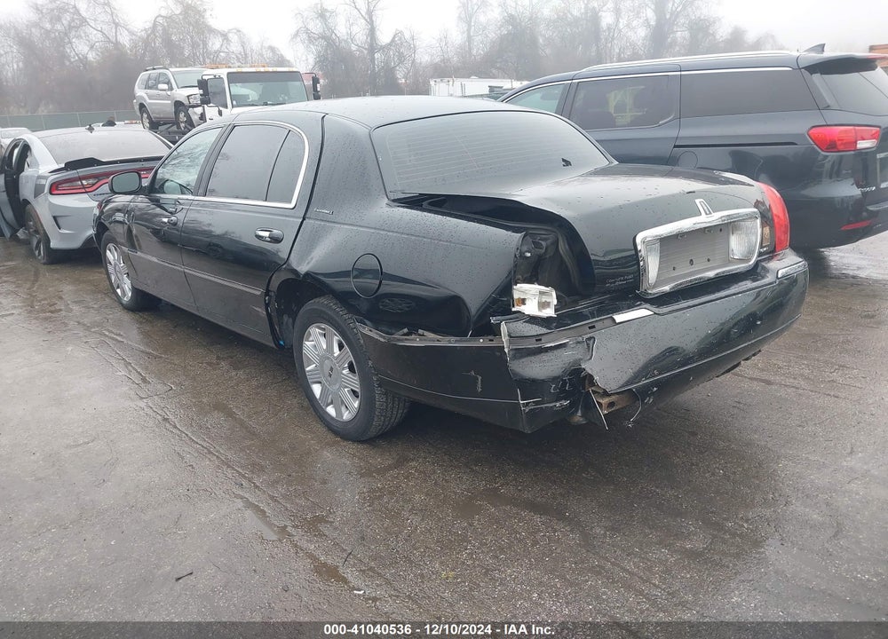 2010 LINCOLN TOWN CAR EXECUTIVE L VIN: 2LNBL8EV9AX626373