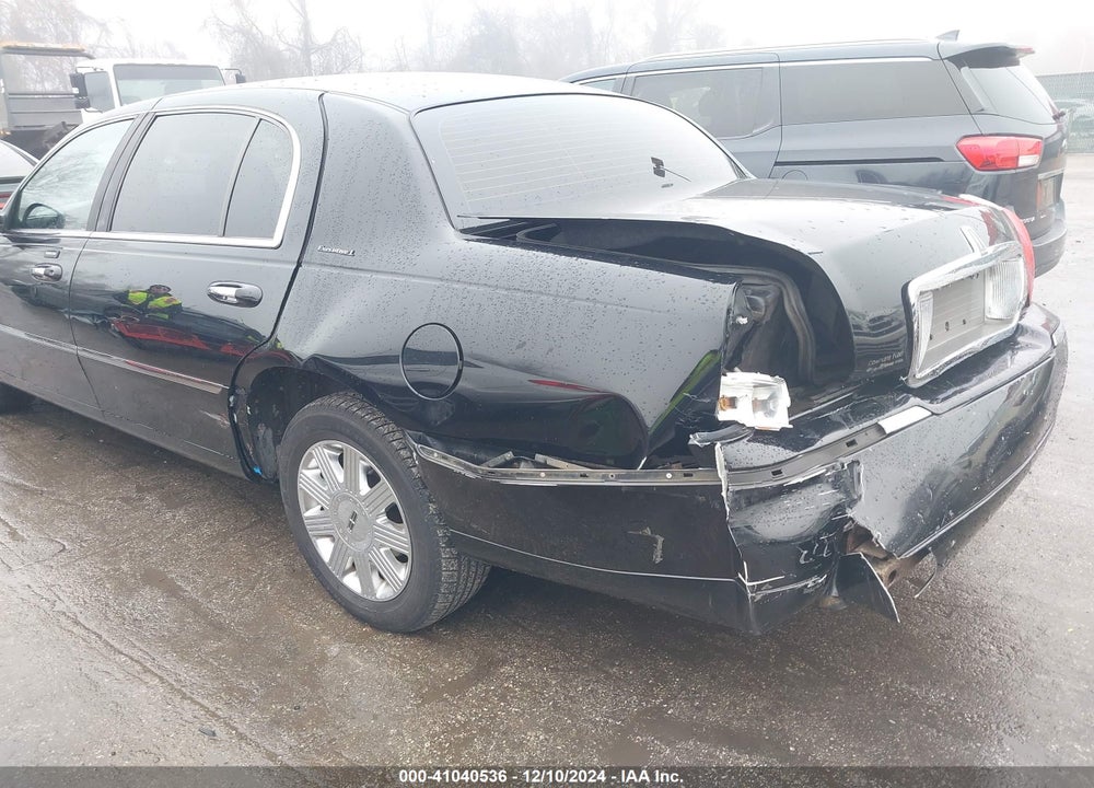 2010 LINCOLN TOWN CAR EXECUTIVE L VIN: 2LNBL8EV9AX626373
