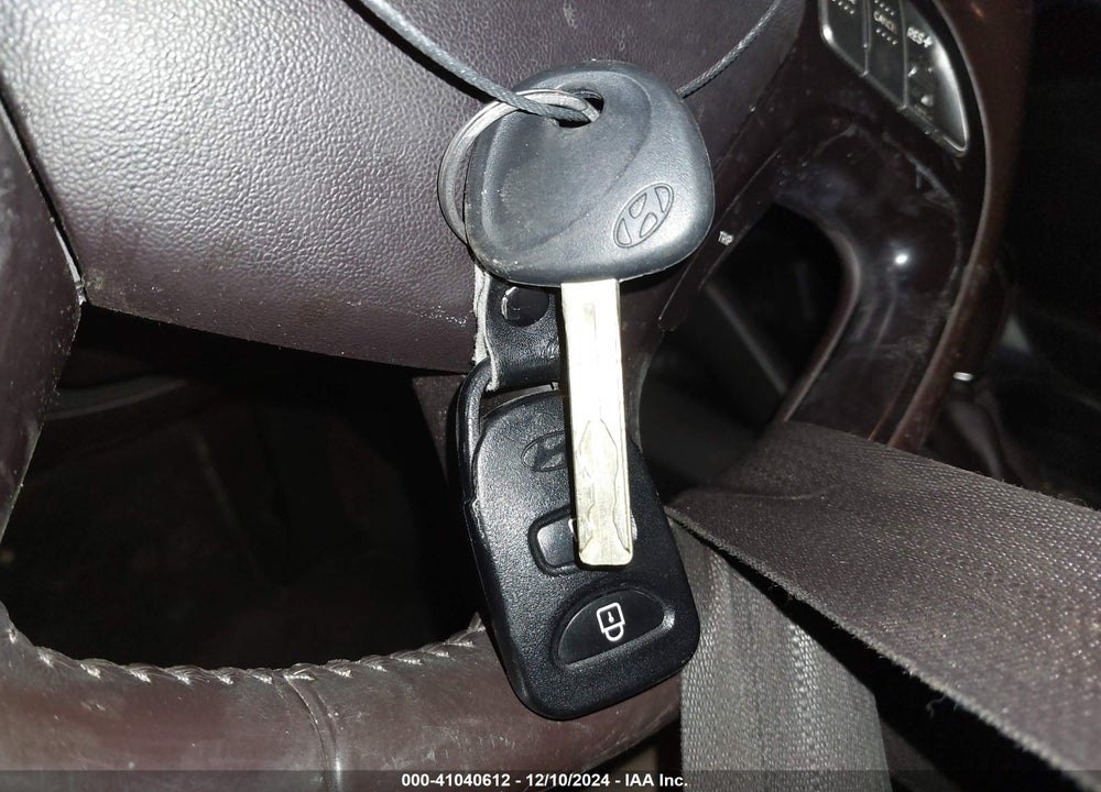 2014 HYUNDAI TUCSON SE VIN: KM8JUCAG1EU790782