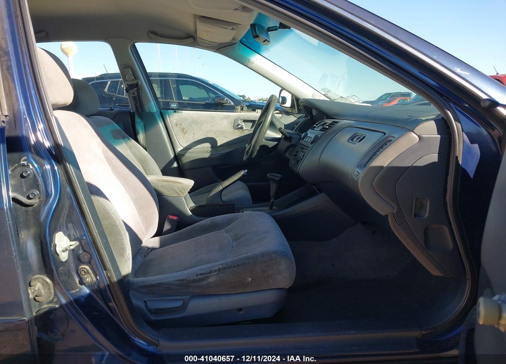 2002 HONDA ACCORD 2.3 VP VIN: 1HGCF86692A058760