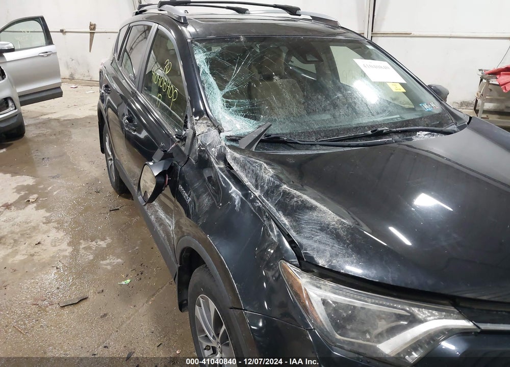 2017 TOYOTA RAV4 HYBRID XLE VIN: JTMRJREV9HD100227