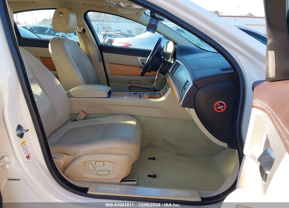 2010 JAGUAR XF VIN: SAJWA0FA3AHR60957