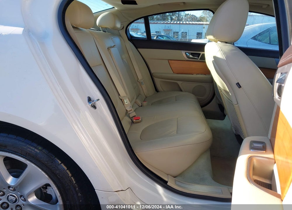 2010 JAGUAR XF VIN: SAJWA0FA3AHR60957