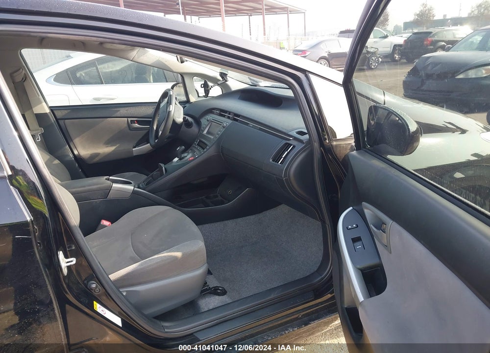 2013 TOYOTA PRIUS TWO VIN: JTDKN3DUXD1722617