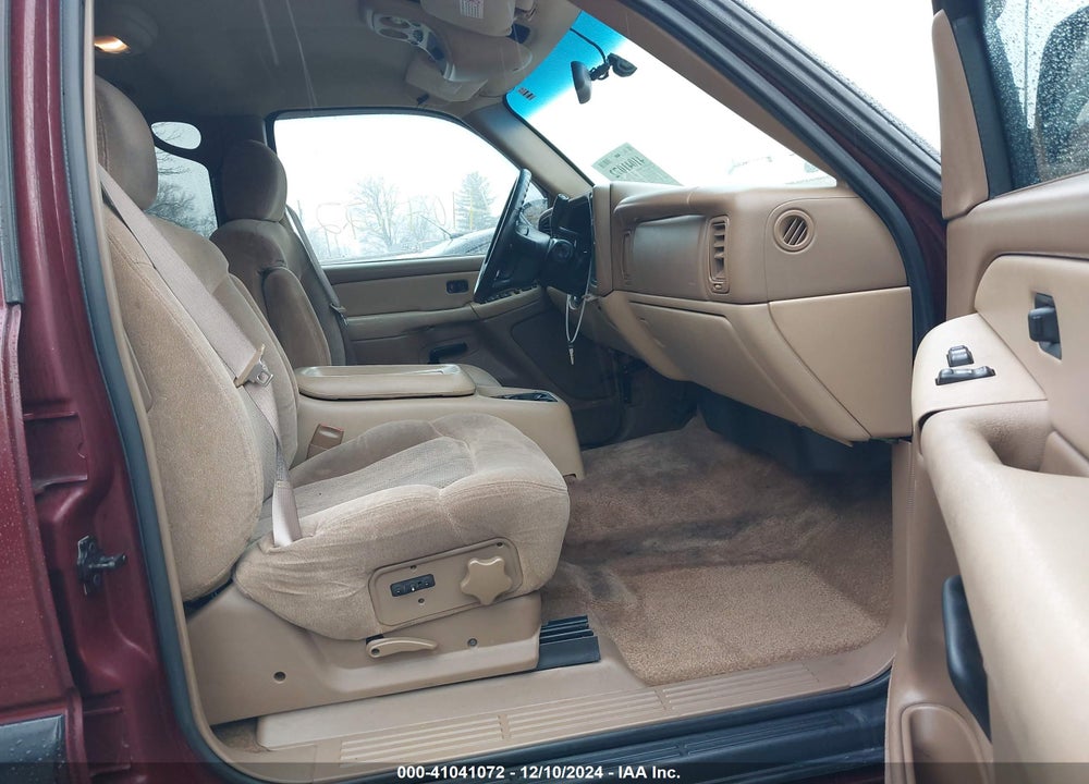 2000 CHEVROLET TAHOE ALL NEW LS VIN: 1GNEK13T7YJ117261