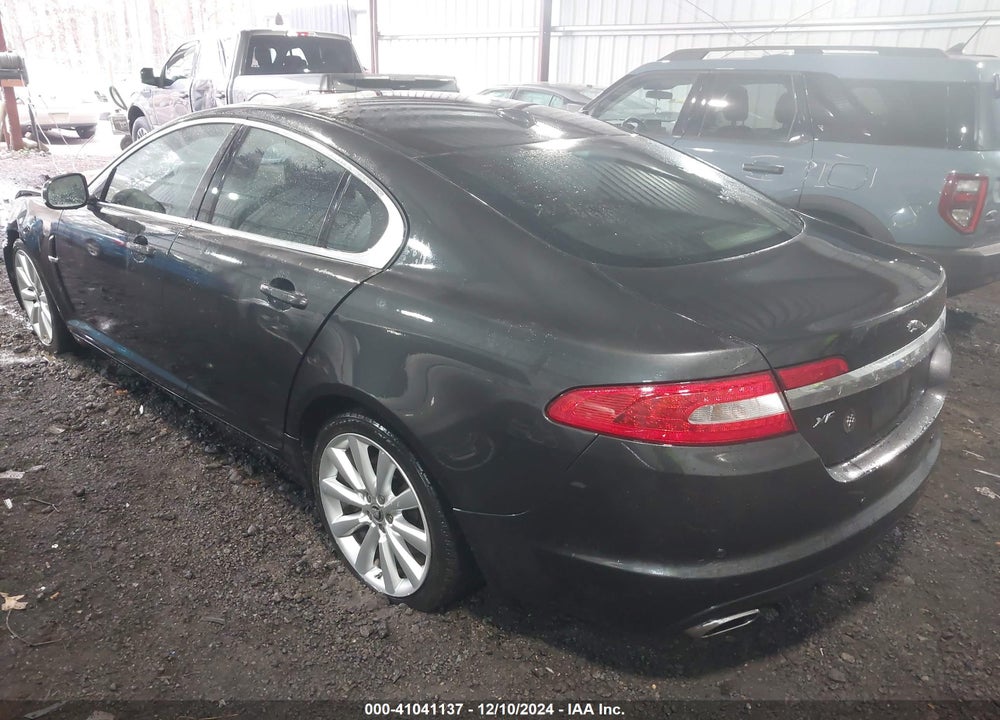 2011 JAGUAR XF PREMIUM VIN: SAJWA0GB9BLS07438