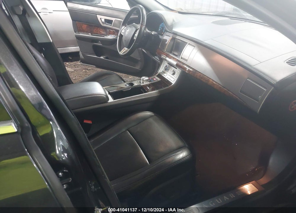 2011 JAGUAR XF PREMIUM VIN: SAJWA0GB9BLS07438