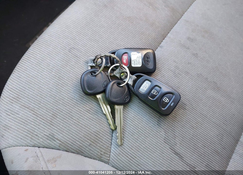 2018 HYUNDAI ELANTRA SE VIN: 5NPD74LF4JH373759