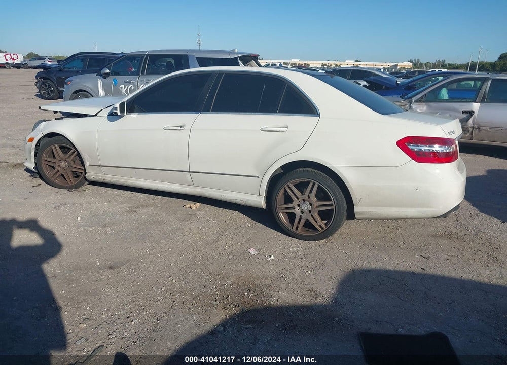 2010 MERCEDES-BENZ E 550 4MATIC VIN: WDDHF9AB1AA166910