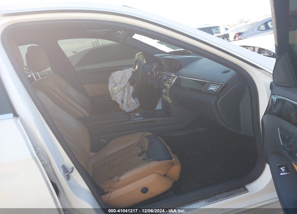 2010 MERCEDES-BENZ E 550 4MATIC VIN: WDDHF9AB1AA166910