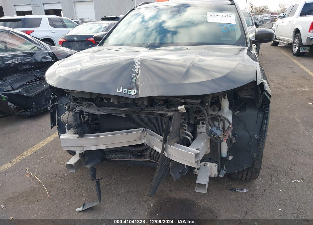 2018 JEEP COMPASS LATITUDE 4X4 VIN: 3C4NJDBB0JT303891