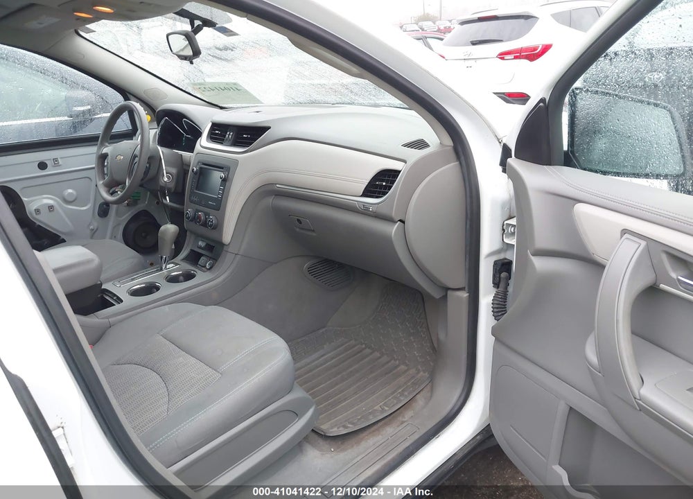 2017 CHEVROLET TRAVERSE LS VIN: 1GNKRFKD6HJ106984