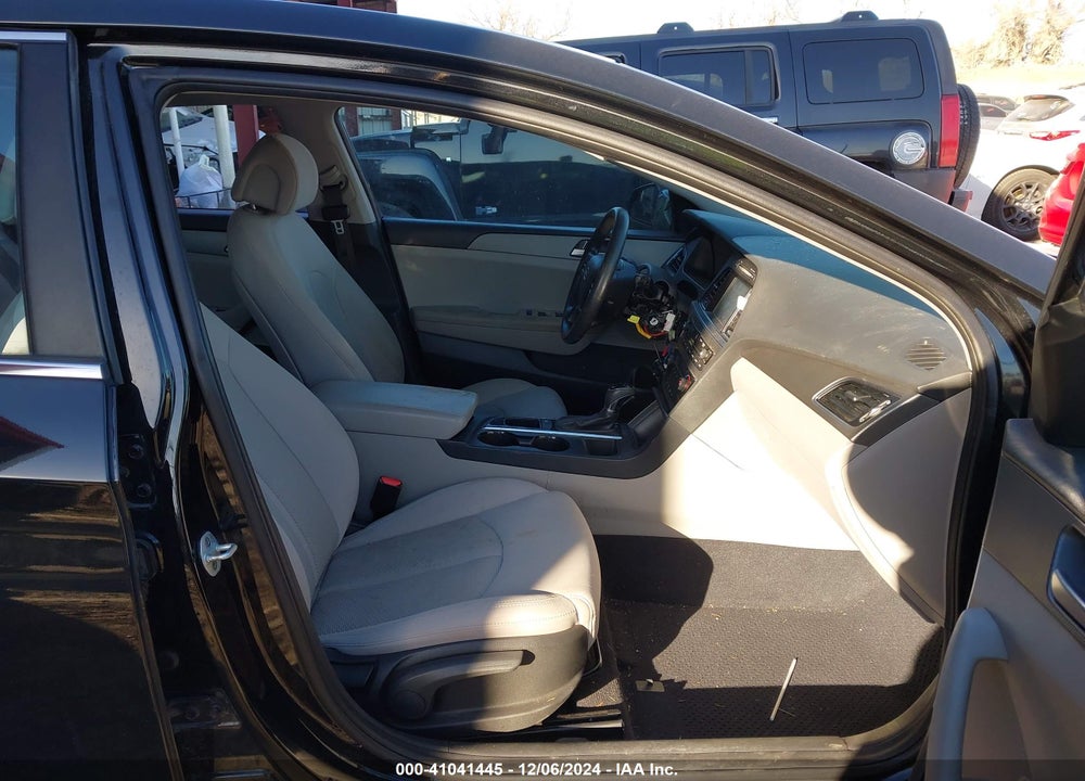 2017 HYUNDAI SONATA SE VIN: 5NPE24AF5HH558158
