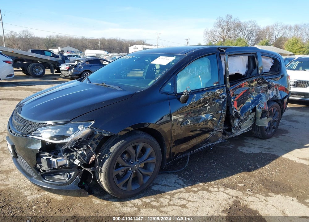 2019 CHRYSLER PACIFICA TOURING PLUS VIN: 2C4RC1FG4KR593492
