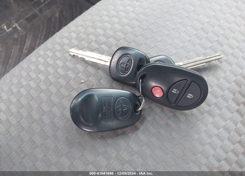 2015 TOYOTA TACOMA VIN: 5TFLU4EN0FX121012