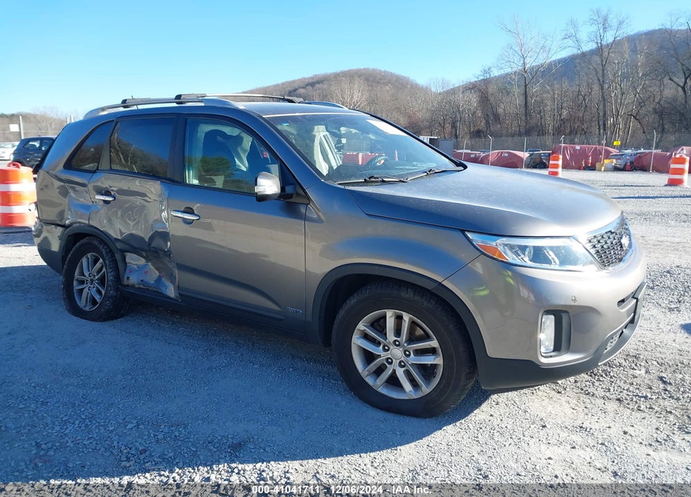 2014 KIA SORENTO LX VIN: 5XYKTCA60EG549798