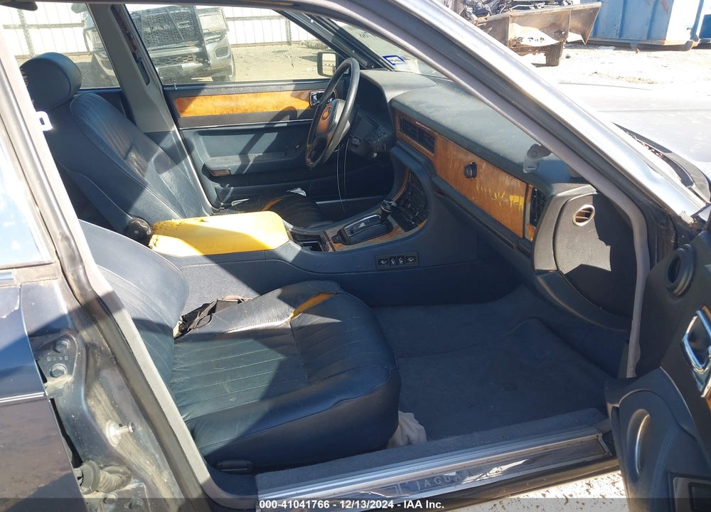 1992 JAGUAR XJ6 SOVEREIGN VIN: SAJHY1741NC655267