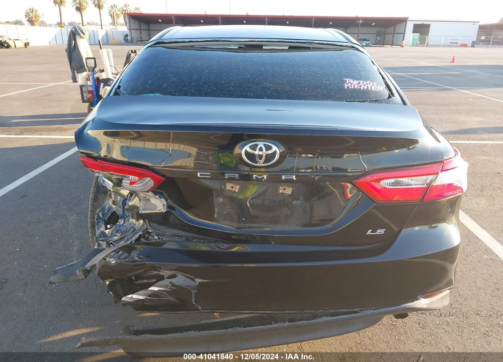 2018 TOYOTA CAMRY LE VIN: 4T1B11HK0JU618538