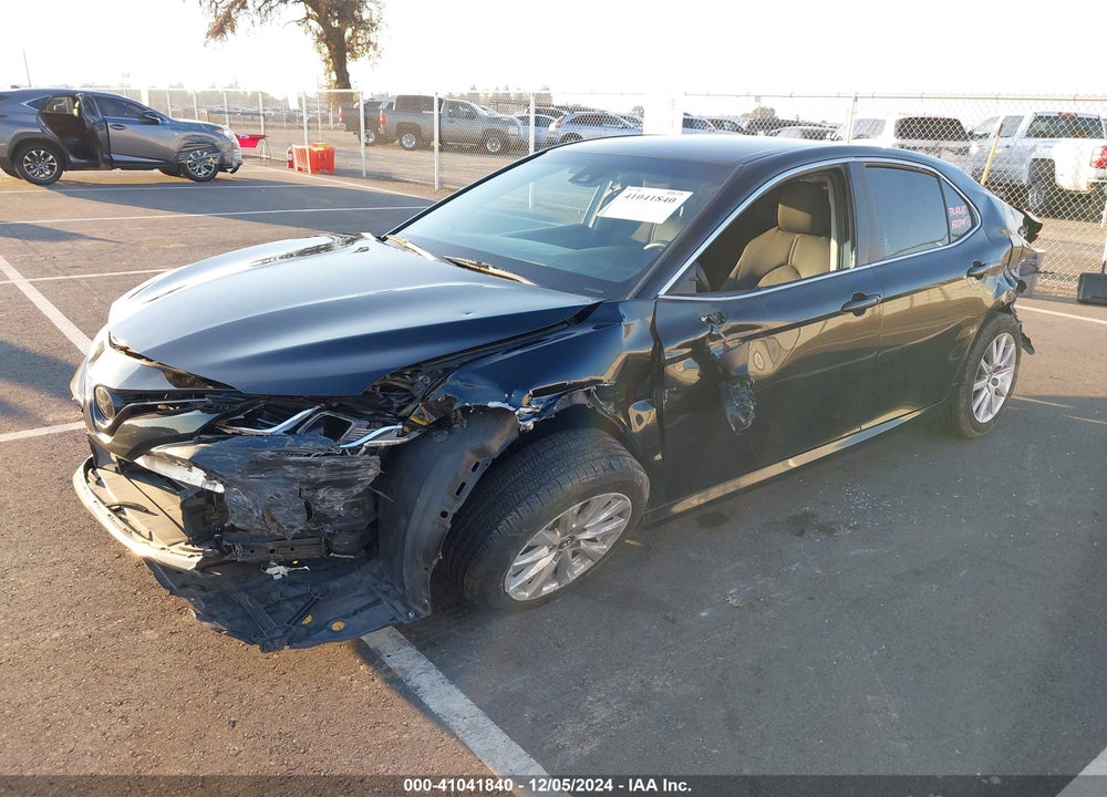 2018 TOYOTA CAMRY LE VIN: 4T1B11HK0JU618538