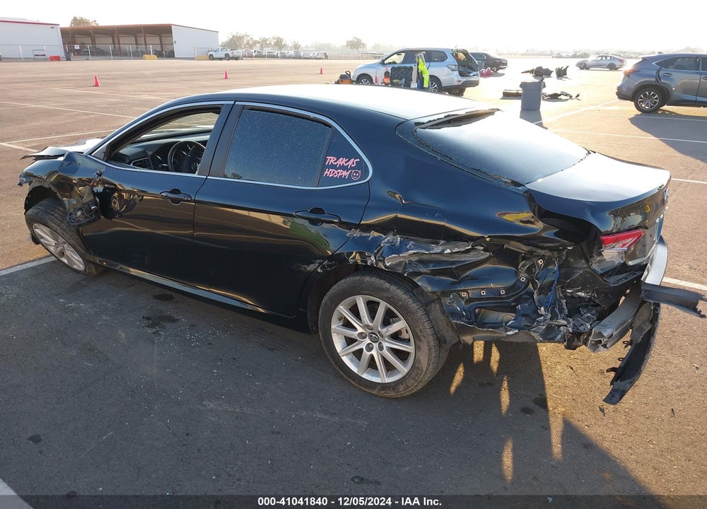 2018 TOYOTA CAMRY LE VIN: 4T1B11HK0JU618538