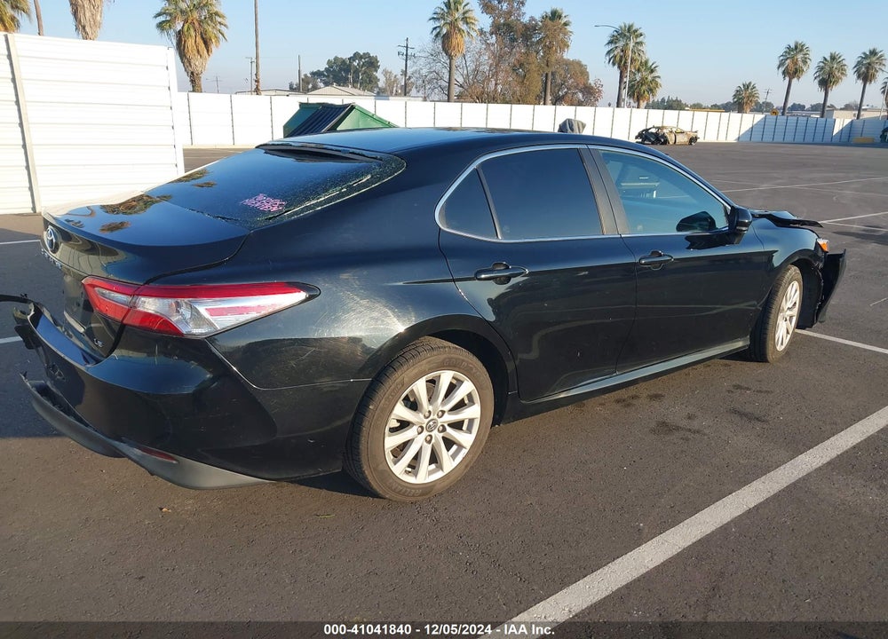 2018 TOYOTA CAMRY LE VIN: 4T1B11HK0JU618538