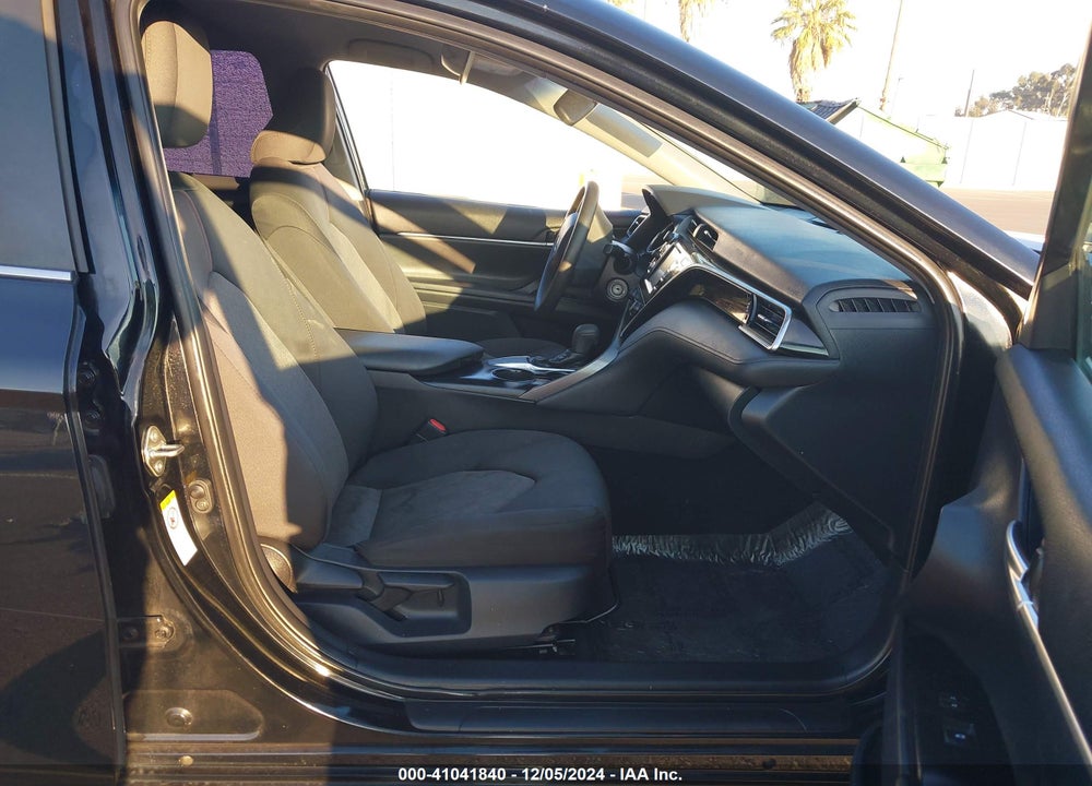 2018 TOYOTA CAMRY LE VIN: 4T1B11HK0JU618538