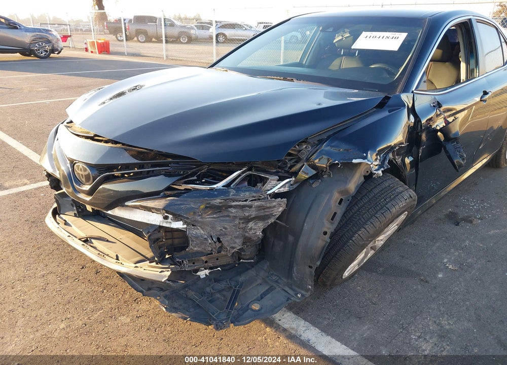2018 TOYOTA CAMRY LE VIN: 4T1B11HK0JU618538