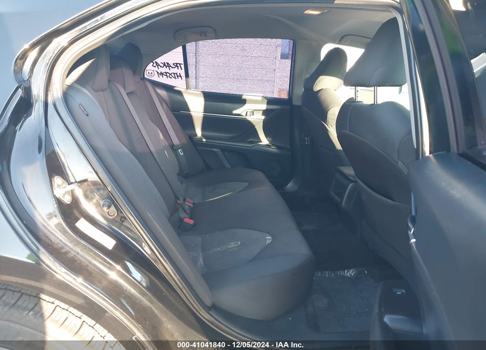 2018 TOYOTA CAMRY LE VIN: 4T1B11HK0JU618538