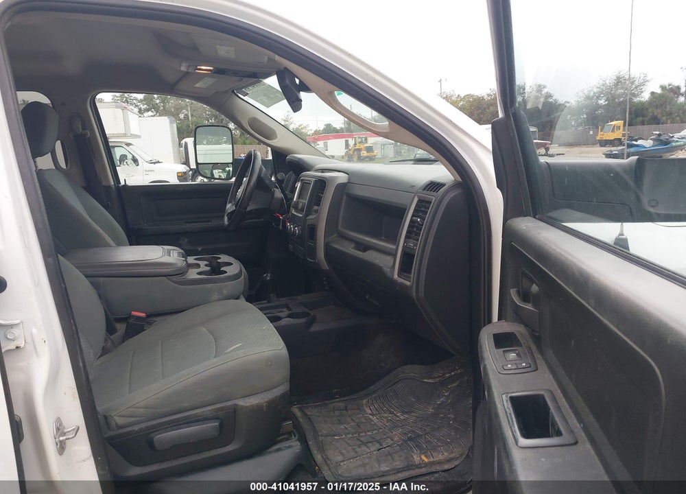 2016 RAM 3500 TRADESMAN VIN: 3C63R3CL1GG242240
