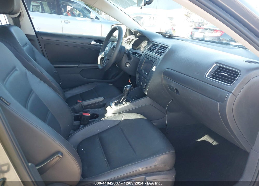 2014 VOLKSWAGEN JETTA 1.8T SE VIN: 3VWD17AJ1EM241260