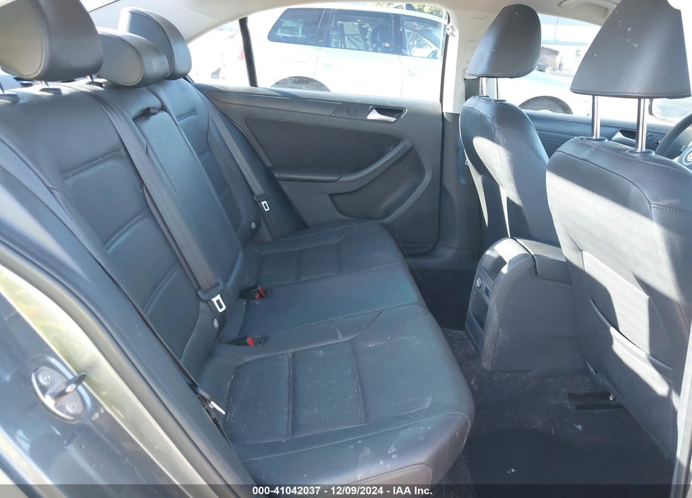 2014 VOLKSWAGEN JETTA 1.8T SE VIN: 3VWD17AJ1EM241260