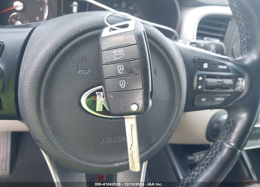 2016 KIA SORENTO 2.4L LX VIN: 5XYPGDA37GG068715