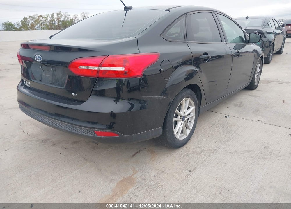 2018 FORD FOCUS SE VIN: 1FADP3F27JL255161