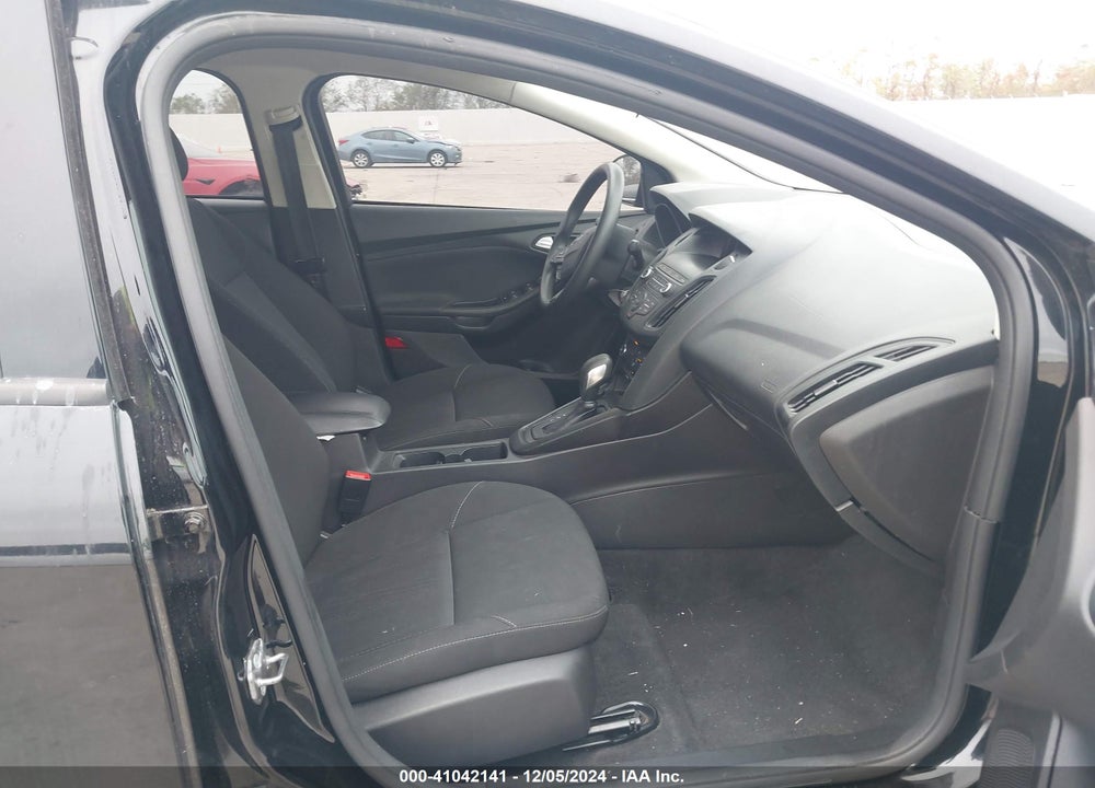 2018 FORD FOCUS SE VIN: 1FADP3F27JL255161