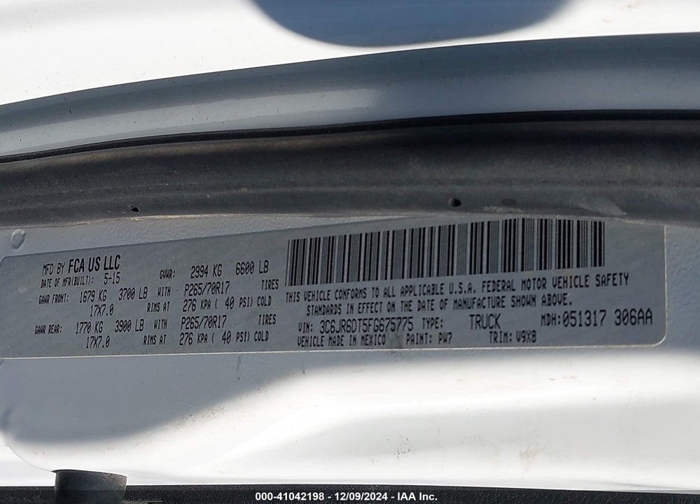 2015 RAM 1500 VIN: 3C6JR6DT5FG675775