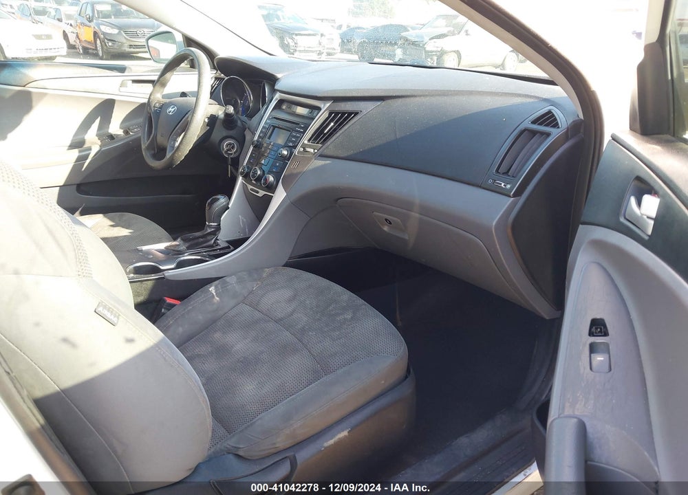 2014 HYUNDAI SONATA GLS VIN: 5NPEB4AC7EH852792