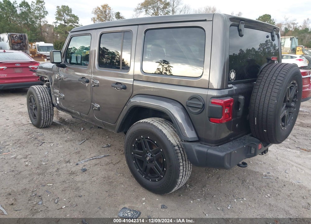 2018 JEEP WRANGLER UNLIMITED SAHARA 4X4 VIN: 1C4HJXEG2JW330624