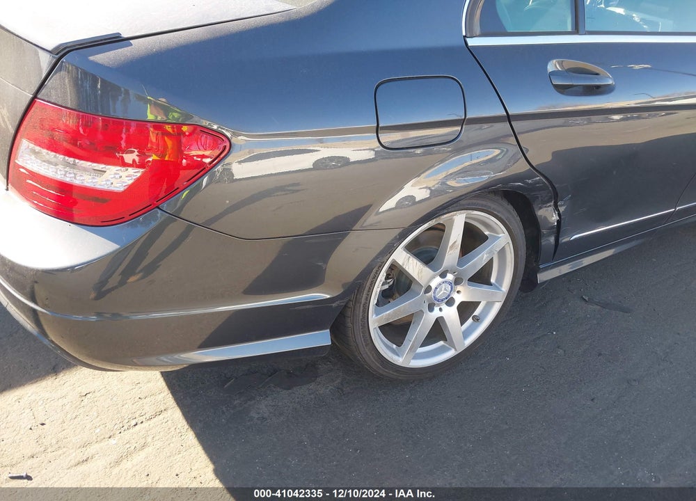 2013 MERCEDES-BENZ C 250 LUXURY/SPORT VIN: WDDGF4HB6DR271713