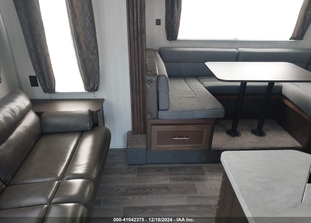 2019 CHEROKEE GREY WOLF 23MK VIN: 4X4TCKY24KK059236