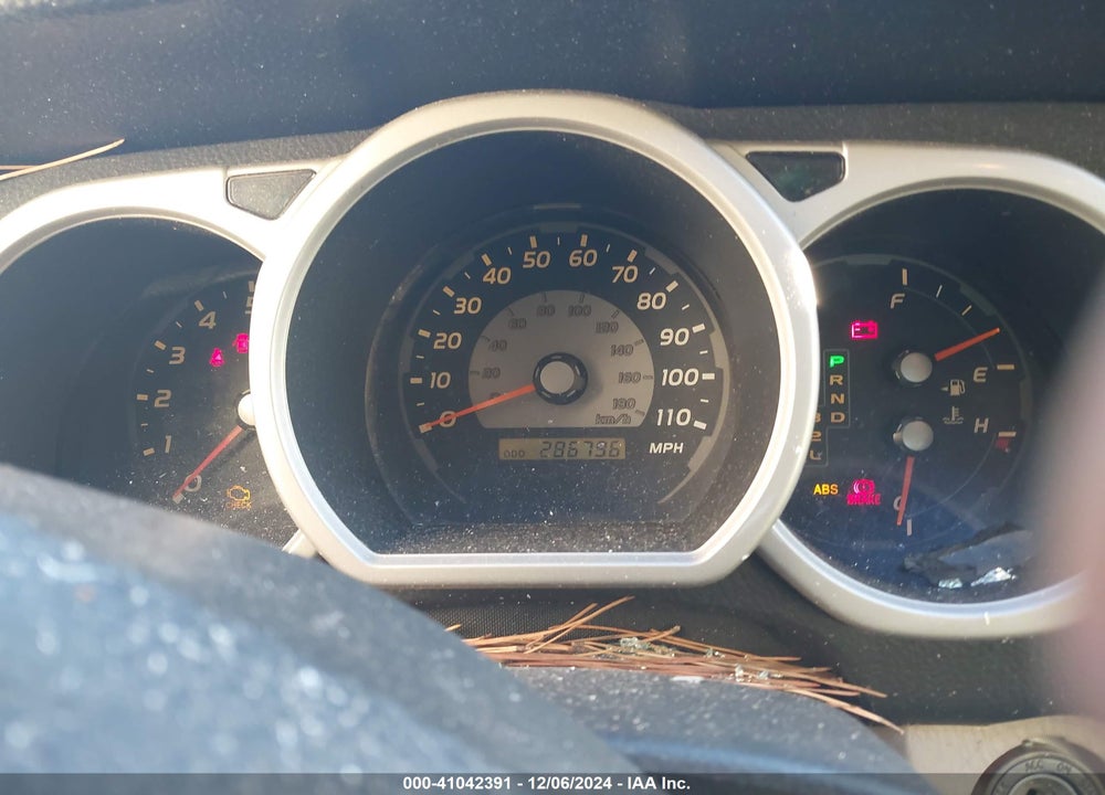 2004 TOYOTA 4RUNNER SR5 V6 VIN: JTEZU14R640023388