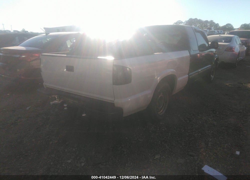 1998 CHEVROLET S-10 LS FLEETSIDE VIN: 1GCCS19X1WK127172