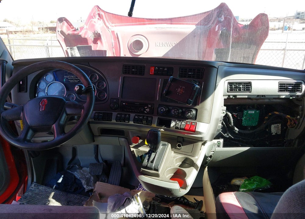2017 KENWORTH T680 VIN: 1XKYDP9X2HJ138973