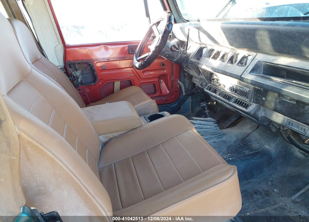 1992 JEEP WRANGLER / YJ SAHARA VIN: 2J4FY49S5NJ554557