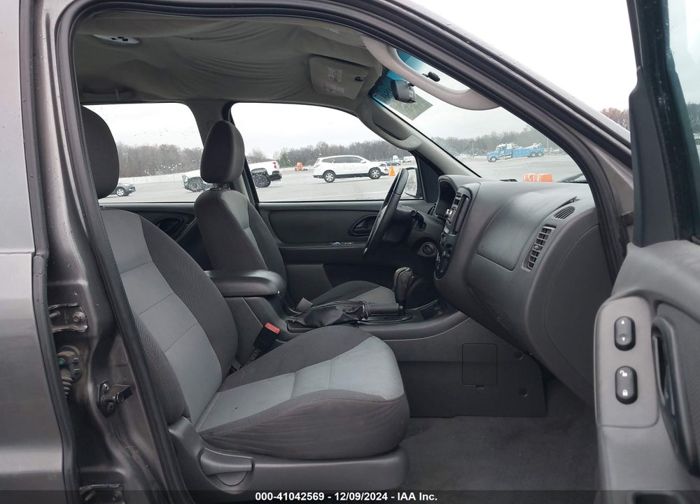 2005 FORD ESCAPE XLS VIN: 1FMYU92Z75KA76006