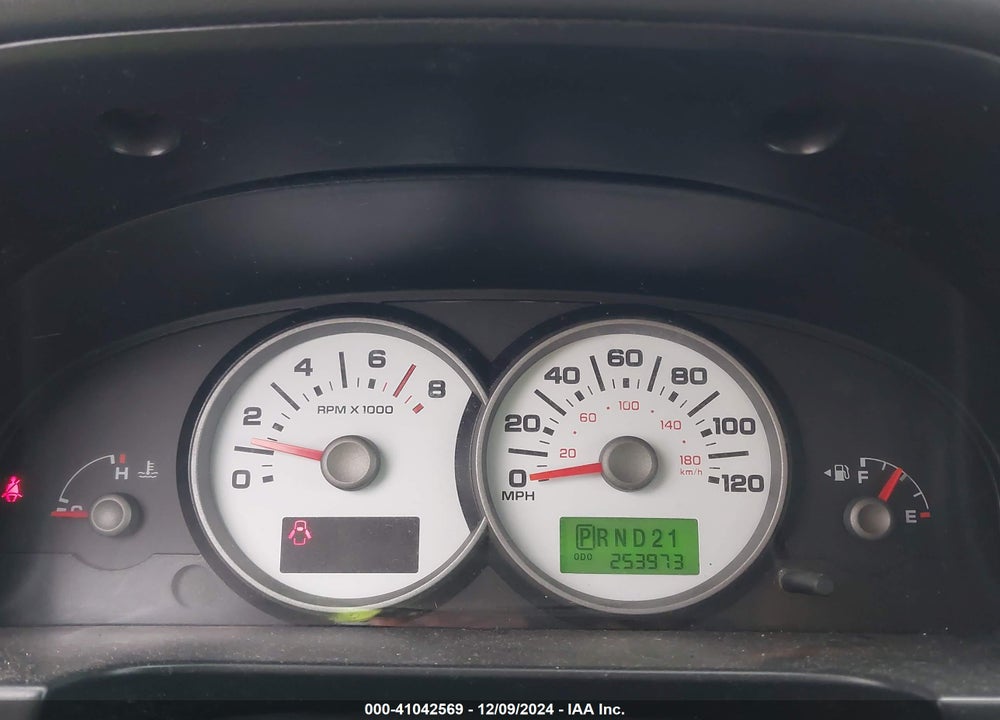 2005 FORD ESCAPE XLS VIN: 1FMYU92Z75KA76006