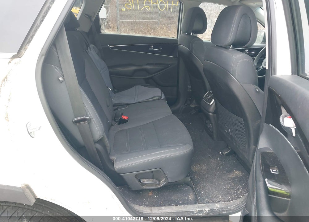 2016 KIA SORENTO 3.3L LX VIN: 5XYPGDA56GG089153
