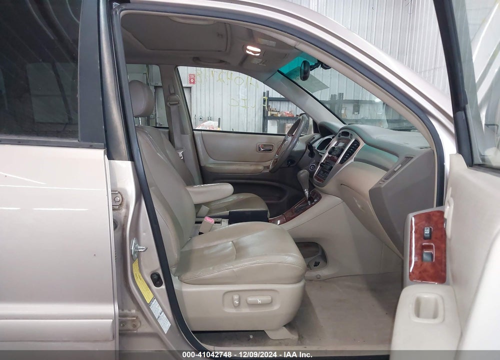 2005 TOYOTA HIGHLANDER LIMITED V6 VIN: JTEEP21A350109205